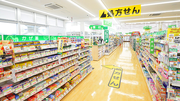 スギ薬局 柏布施店の入口