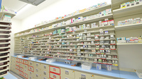 スギ薬局 柏布施店の薬棚