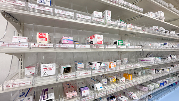 ププレひまわり薬局　呉築地店の薬棚