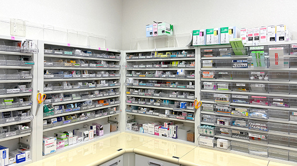 プラザ薬局　野江店の薬棚