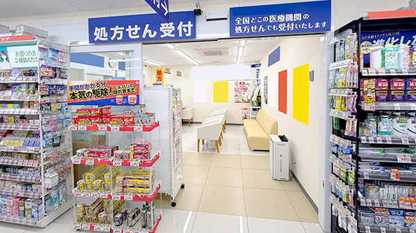 アカカベ薬局　阪急淡路店の入口