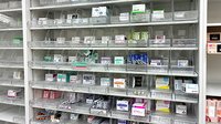 ポトス薬局かにこう店の薬棚
