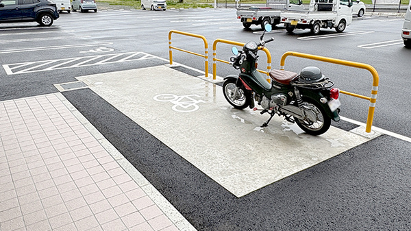 ゴダイ薬局　伊根店の駐輪場