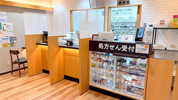 薬局トモズ川口駅前調剤店の受付/カウンター