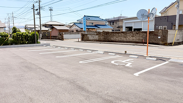 ウイン薬局みどり大間々店の駐車場