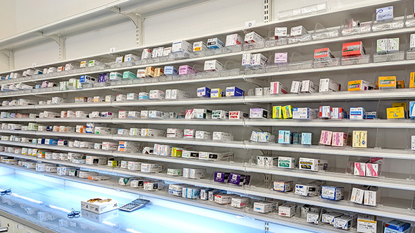 マルエ薬局 渋川石原店の薬棚