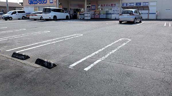 マルエ薬局 渋川石原店の駐車場