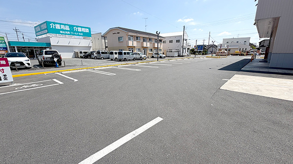コスモス調剤薬局 本庄けや木店の駐車場