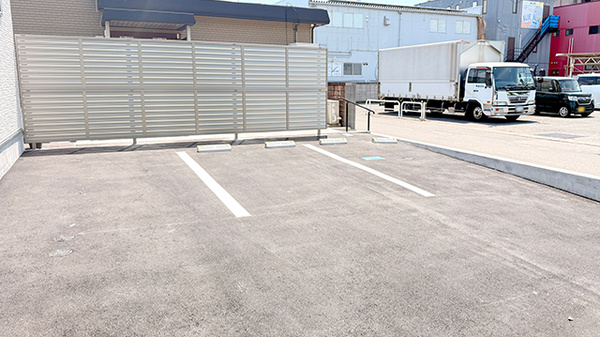 コスモファーマ薬局宮前店の駐車場
