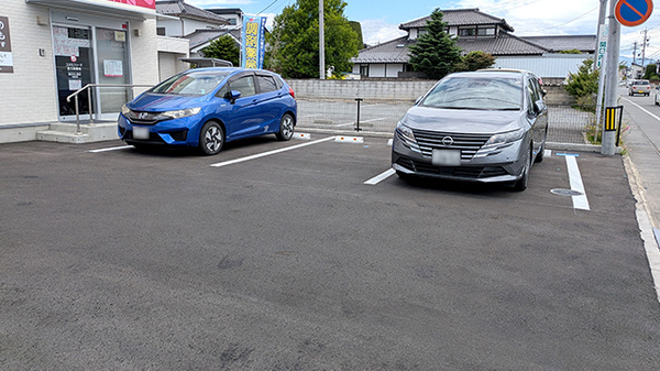 コスモファーマ佐久南薬局の駐車場