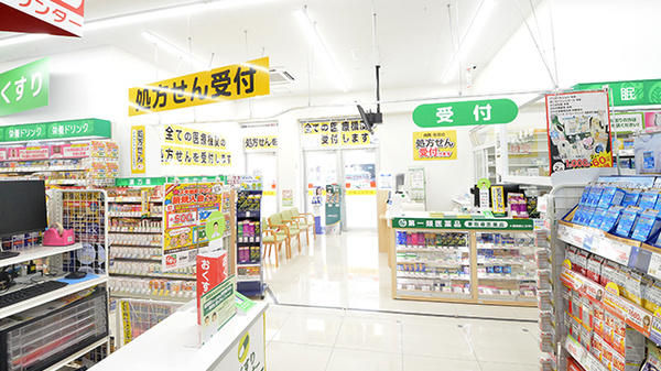 スギ薬局 東淀川豊里店の入口
