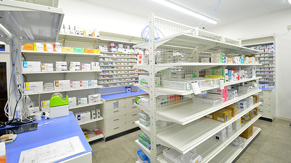 スギ薬局 亀久保店の調剤室