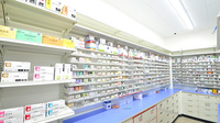 スギ薬局 亀久保店の薬棚