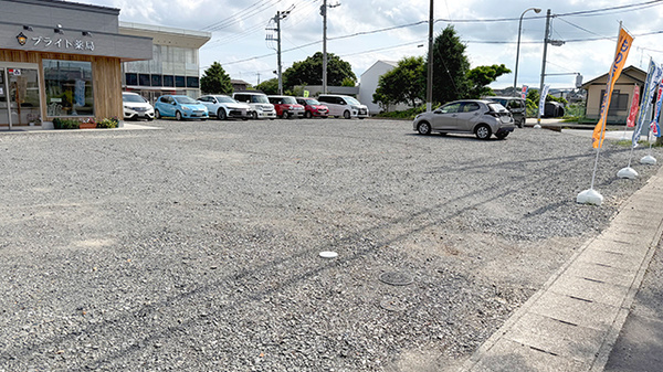 ブライト薬局の駐車場