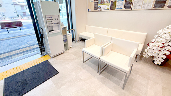 薬局マツモトキヨシ西明石駅南口店の待合スペース