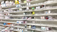 薬局マツモトキヨシ西明石駅南口店の薬棚