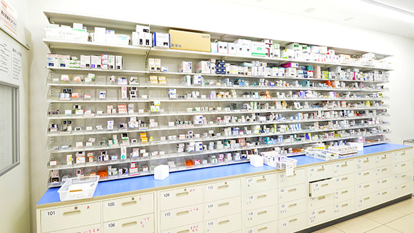 薬局くすりの福太郎　我孫子店の薬棚