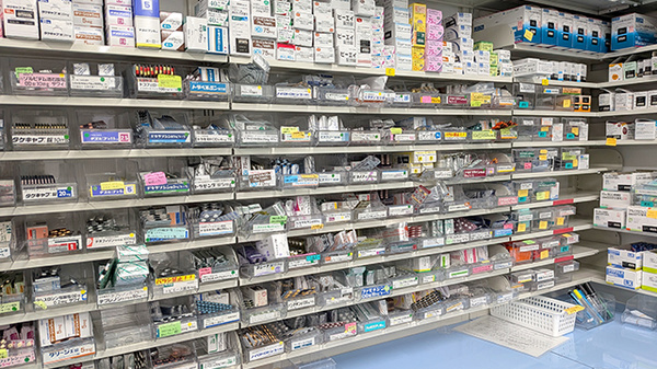 いけだ調剤薬局いけだ店の薬棚
