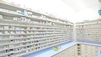 スギ薬局 府中小柳町店の薬棚