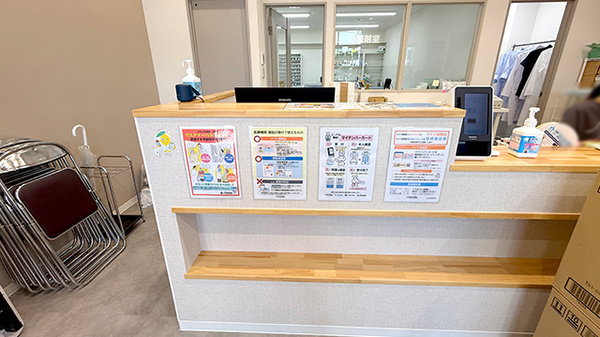 レモン薬局　寝屋川市駅前店の受付/カウンター
