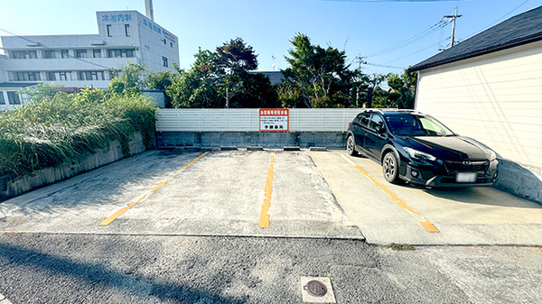 手鎌薬局の駐車場