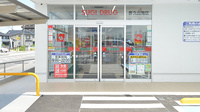 スギ薬局 香久山南店の入口