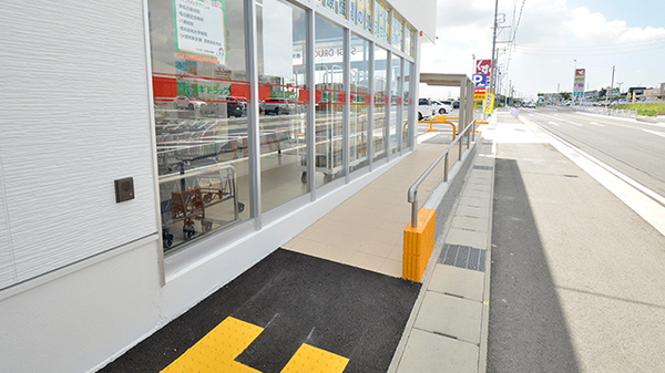 スギ薬局 香久山南店のバリアフリー設備