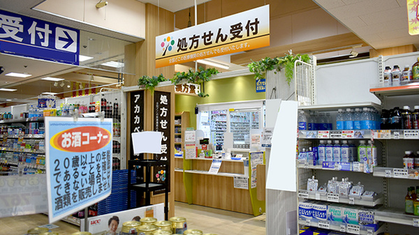アカカベ薬局　ポップタウン住道店の入口