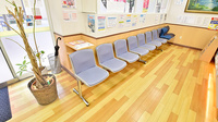 薬ヒグチ調剤薬局 千束店の待合スペース