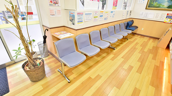薬ヒグチ調剤薬局 千束店の待合スペース