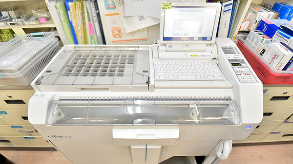 薬ヒグチ調剤薬局 千束店の調剤器具