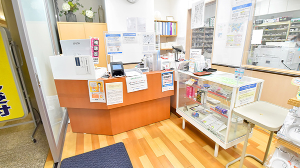 薬ヒグチ調剤薬局 パークタワー店の受付/カウンター