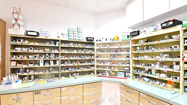 薬ヒグチ調剤薬局 パークタワー店の薬棚