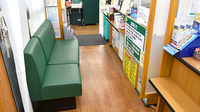 杏林堂薬局　富塚店の待合スペース