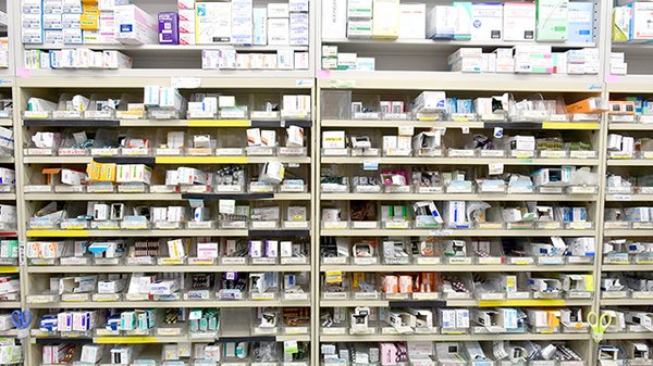 杏林堂薬局　富塚店の薬棚