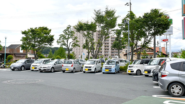 杏林堂薬局　富塚店の駐車場