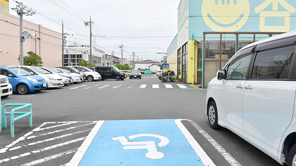 杏林堂薬局　西伊場店の駐車場