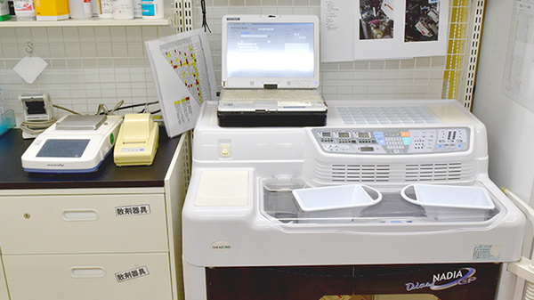 杏林堂薬局　エキマチ店の調剤器具