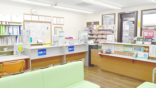杏林堂薬局　メイワンエキチカ調剤センターの受付/カウンター
