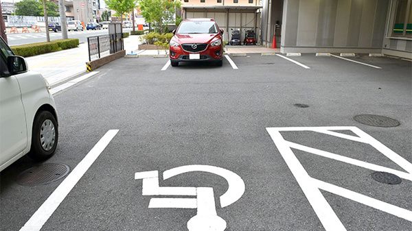 杏林堂薬局　遠州病院前店の駐車場