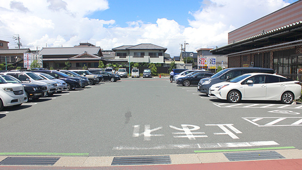 杏林堂薬局　新津店の駐車場