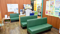杏林堂薬局　芳川店の待合スペース