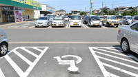 杏林堂薬局　芳川店の駐車場
