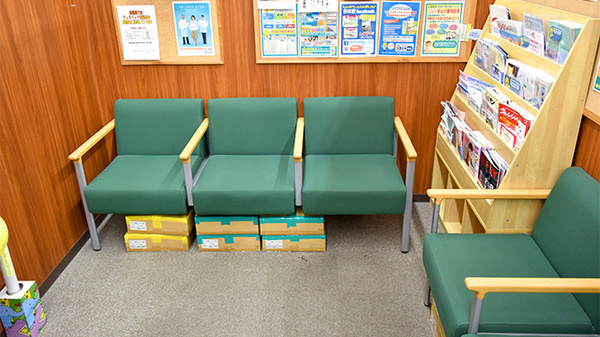 杏林堂薬局　西鹿島駅前店の待合スペース