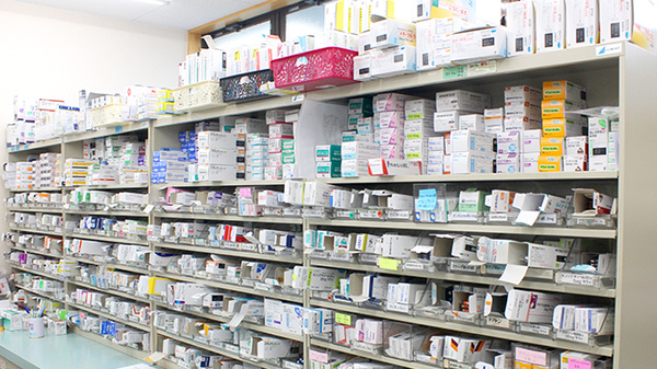 杏林堂薬局　磐田市立病院前店の薬棚