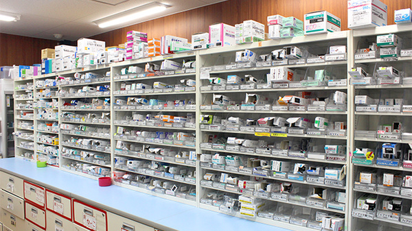 杏林堂薬局　藤枝田沼店の薬棚