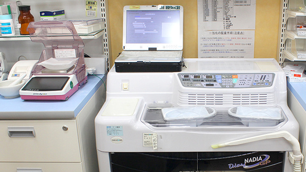 杏林堂薬局　焼津与惣次店の調剤器具