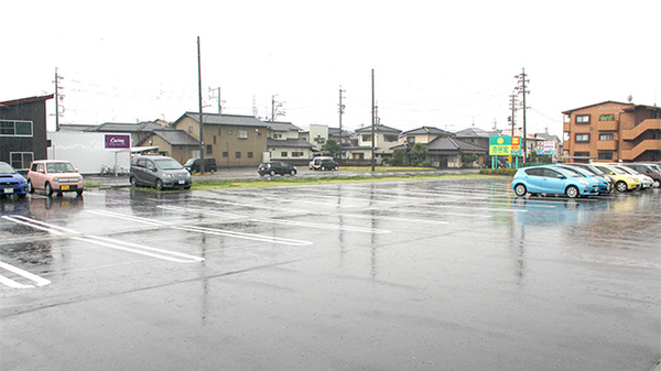 杏林堂薬局　焼津与惣次店の駐車場