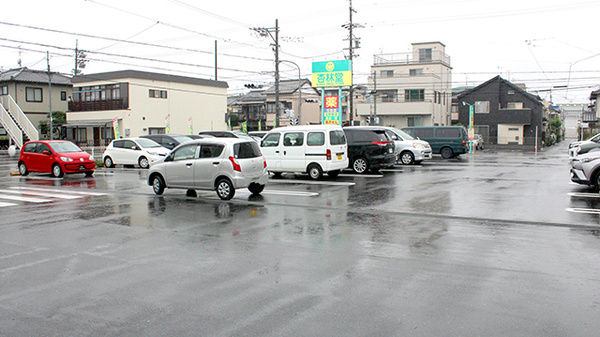 杏林堂薬局　静岡登呂店の駐車場