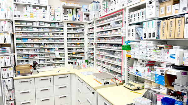 ゆず薬局連取店の薬棚